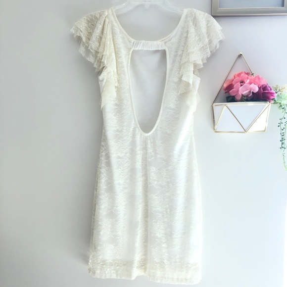 Dresses & Skirts - Lace white fitted dress